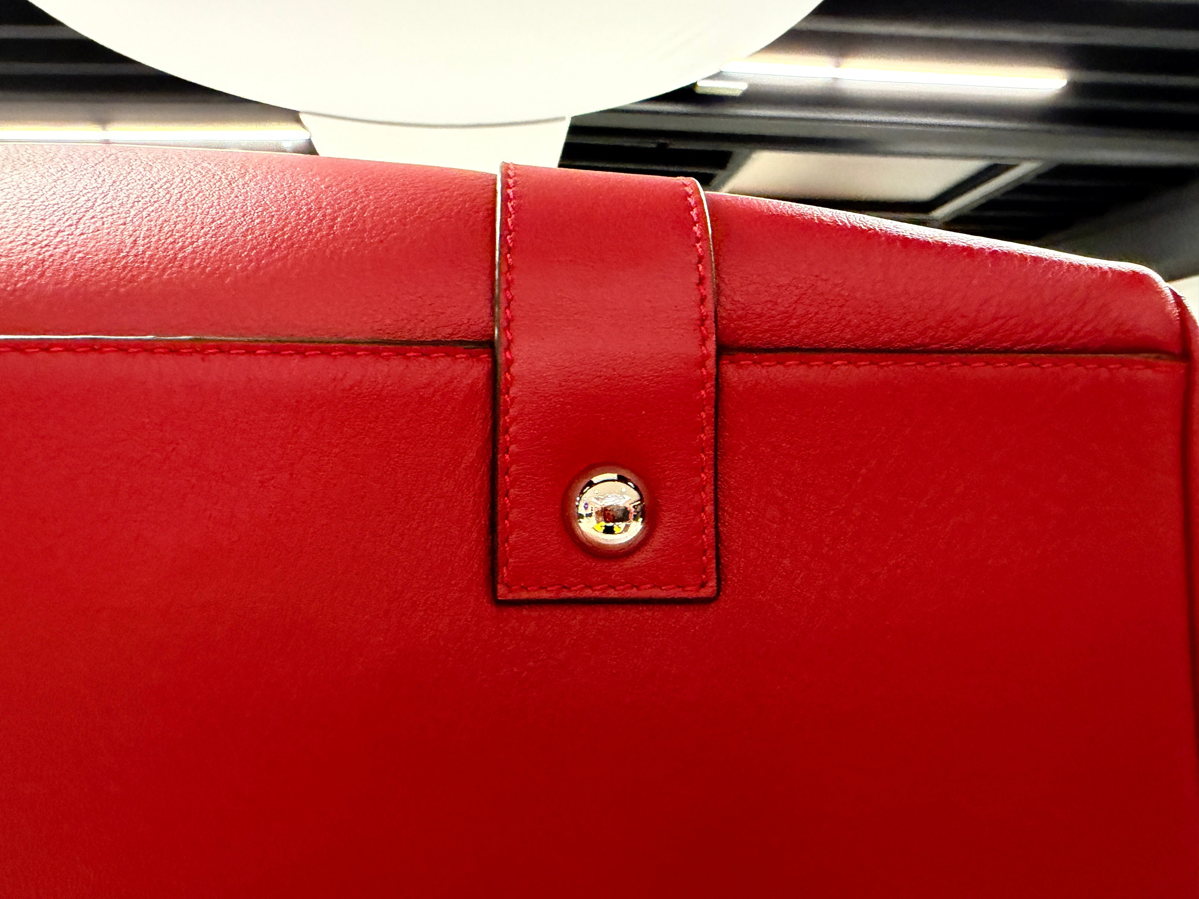Connolly USED Red Sports Grip Bag with Badges TitchAuto