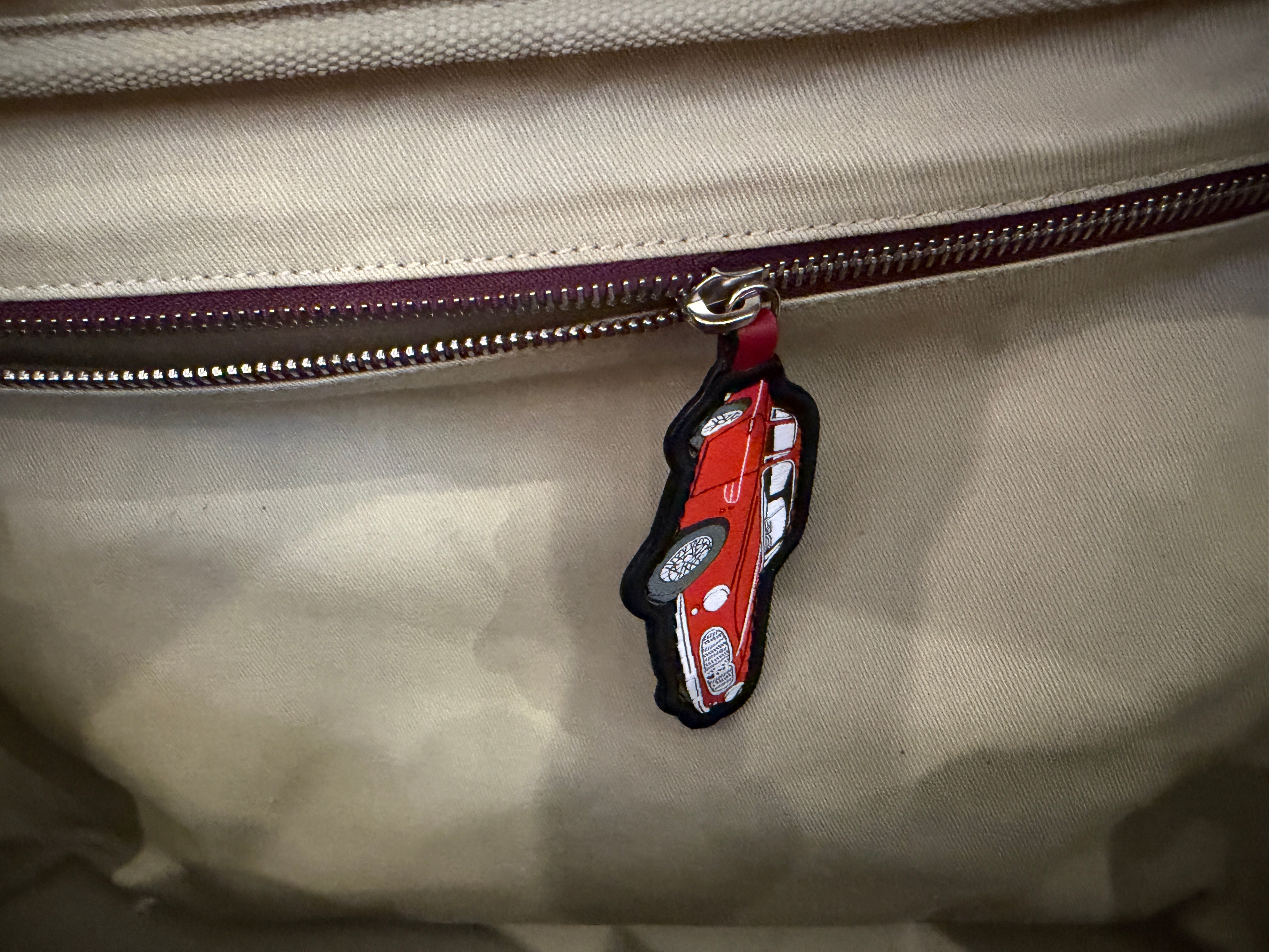Connolly USED Red Sports Grip Bag with Badges TitchAuto
