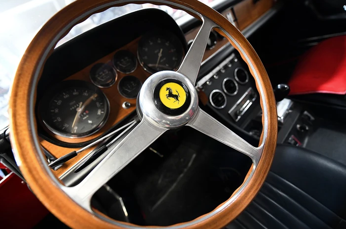 Ferrari_330_Steering_Wheel