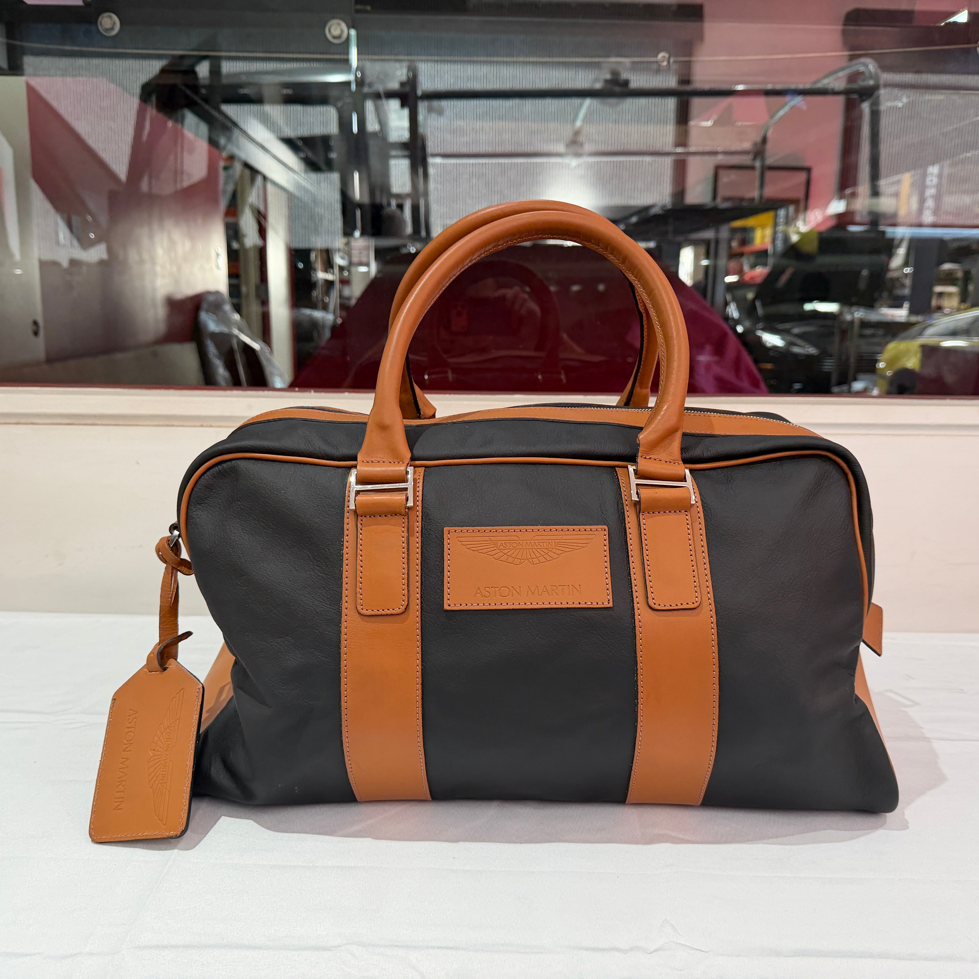 Q By Aston Martin Luggage Small Holdall LIKE NEW TitchAuto