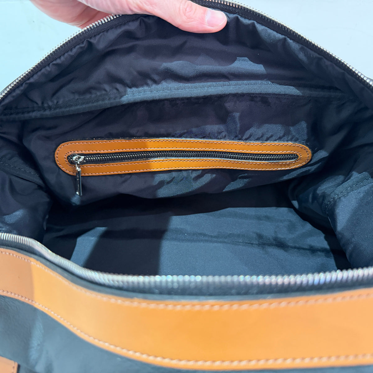 Q By Aston Martin Luggage Small Holdall LIKE NEW TitchAuto