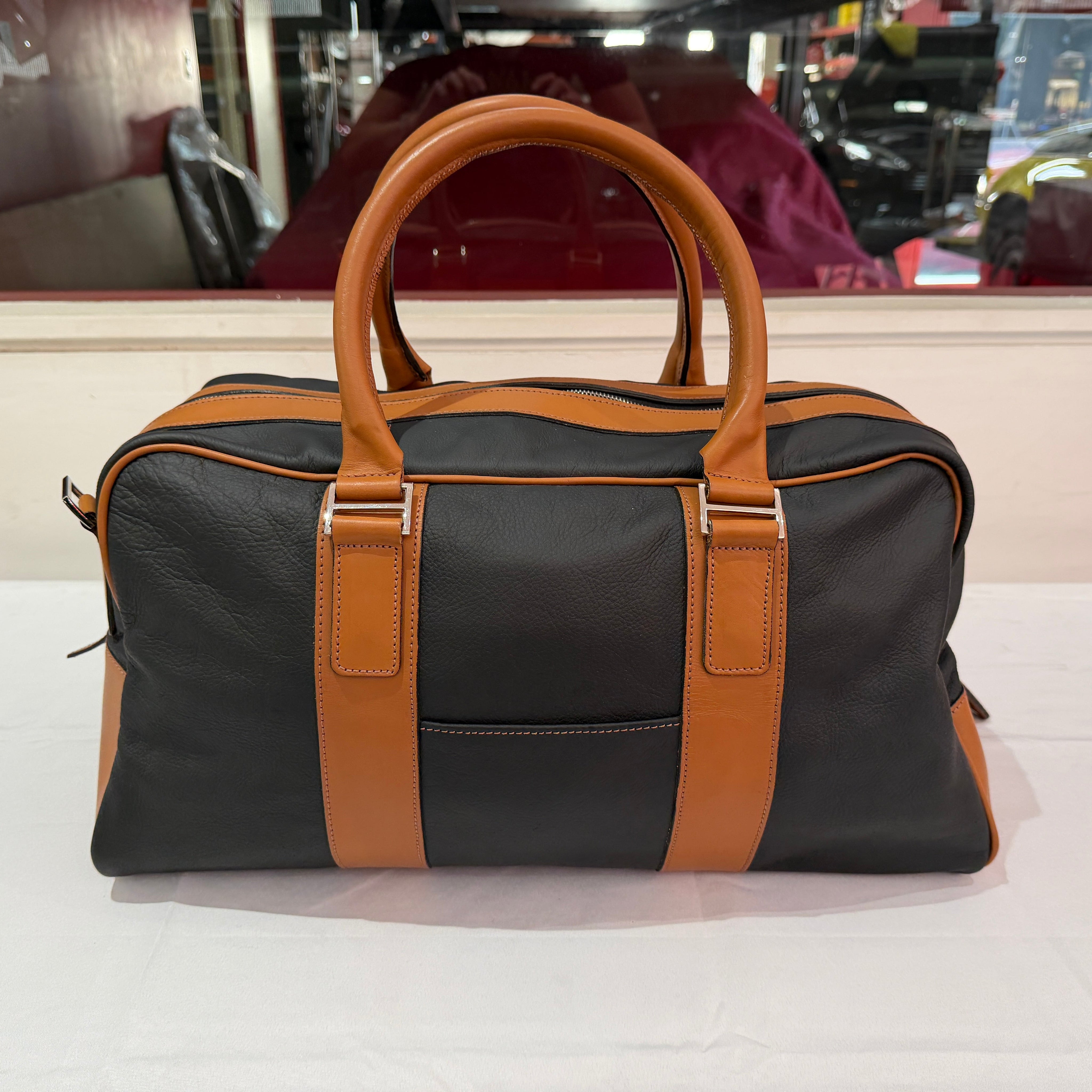 Q By Aston Martin Luggage Small Holdall LIKE NEW TitchAuto