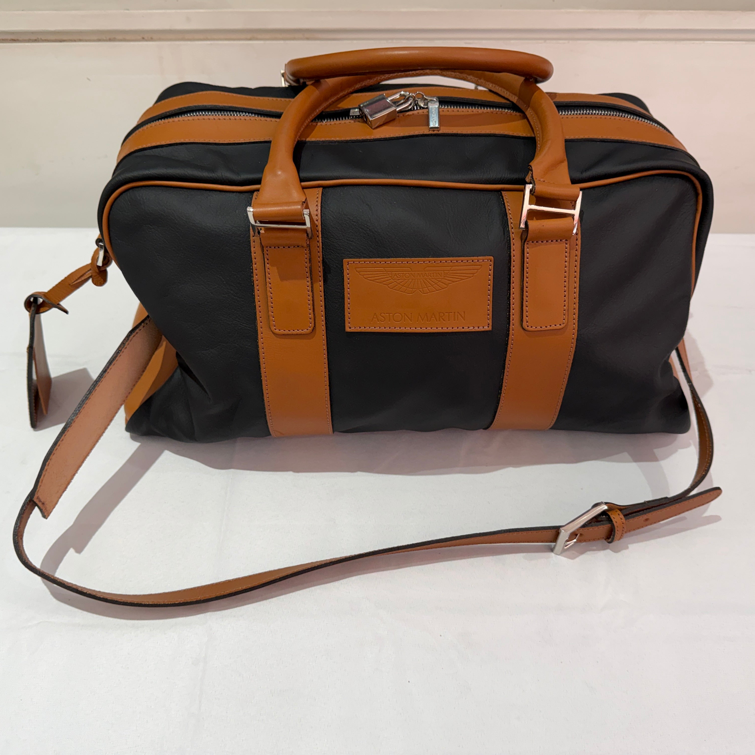 Q By Aston Martin Luggage Small Holdall LIKE NEW TitchAuto