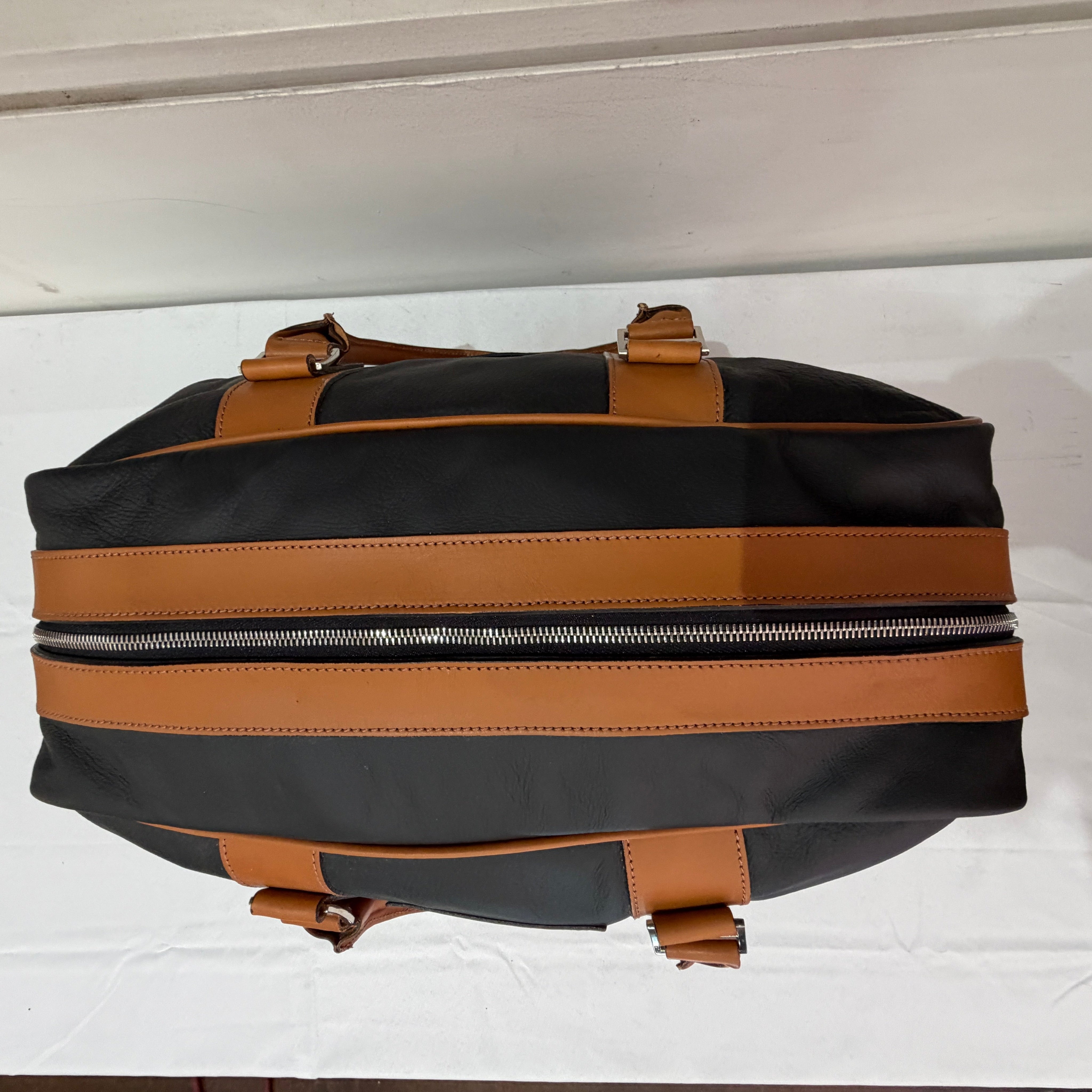 Q By Aston Martin Luggage Small Holdall LIKE NEW TitchAuto